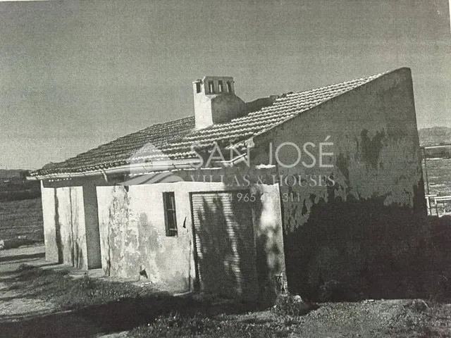 OPORTUNIDAD DE COMPRAR PARCELA CON ALBERGUE CON PARCELA DE 1 - foto 4