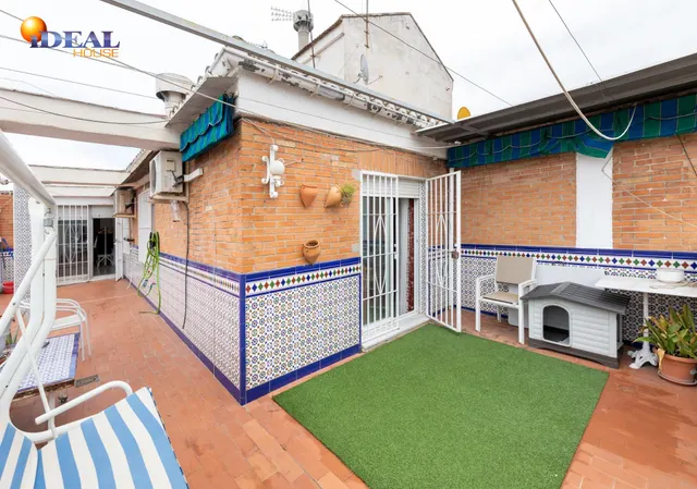¡Oportunidad única! Ático de 4 dormitorios y 2 baños con gran terraza frente al Colegio Agustinos (Arabial) — 3