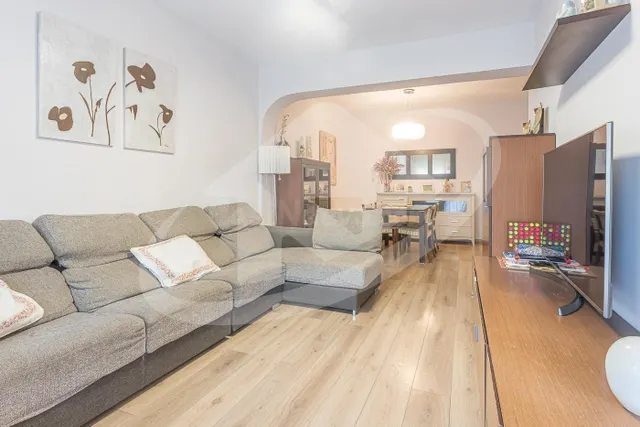 EXCLUSIVO PISO EN EIXAMPLE A UNA CALLE DEL CENTRO - foto 2