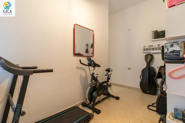 Amplio piso de VPO situado en pleno centro histórico de Jerez con garaje. — 28