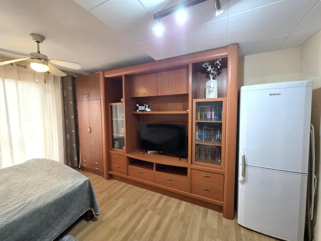 Estudio en Playa del Cura, Torrevieja a Solo Pasos del Mar — 4