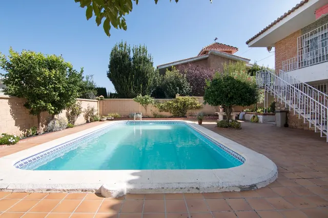 MAGNIFICO CHALET CON PISCINA EN COLINAS BERMEJAS — 18
