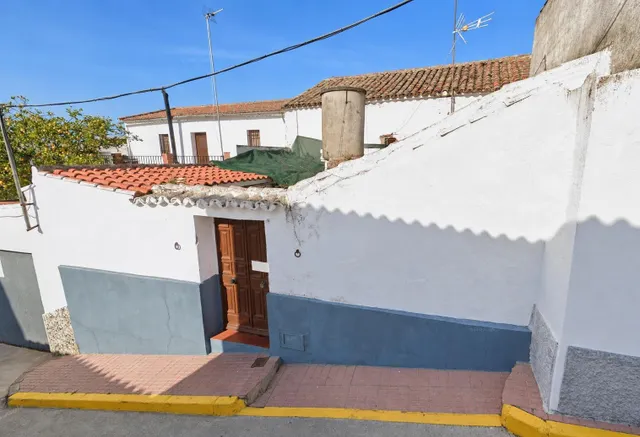Oportunidad en Villaharta: Casa de pueblo con gran potencial - foto 3