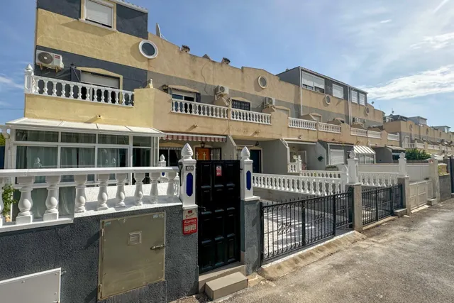 MAGNIFICA VIVIENDA ADOSADA CON PISCINA COMUNITARIA, IDONEA COMO VACACIONAL — 24