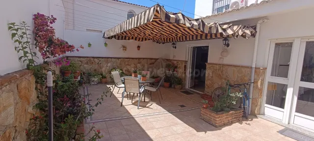 PRECIOSA CASA CON GRAN PATIO