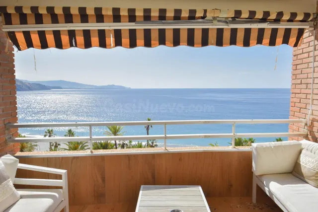Tu refugio junto al mar en primera línea de playa de Velilla