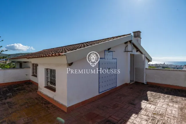 Casa independiente con piscina y jardín en Vallpineda — 28