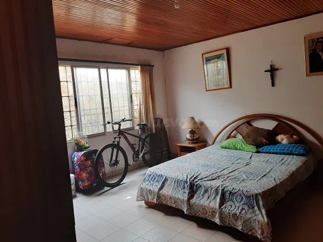 SE VENDE HERMOSA CASA EN EL BARRIO CRESPO - foto 4