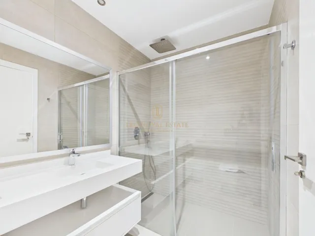 Apartamento moderno de 2 dormitorios en la planta 11 de Sunset Drive, Benidorm — 13