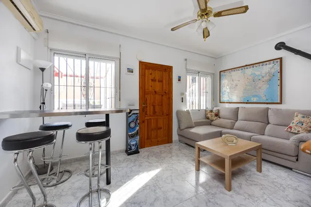 CHALET INDEPENDIENTE EN CIUDAD QUESADA CON JARDIN, GARAJE Y PISCINA COMUNITARIA — 12