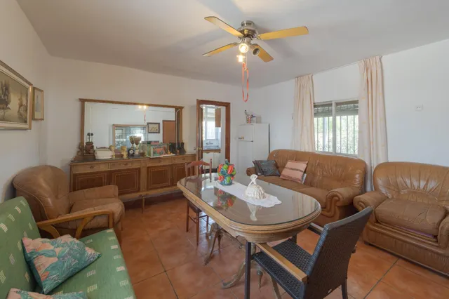 GRAN PARCELA CON VIVIENDA UNIFAMILIAR, 3 APARTAMENTOS, PISCINA Y VISTAS PANORÁMICAS EN PADUL (GRANADA) — 1.430 m2 DE TERRENO — 23