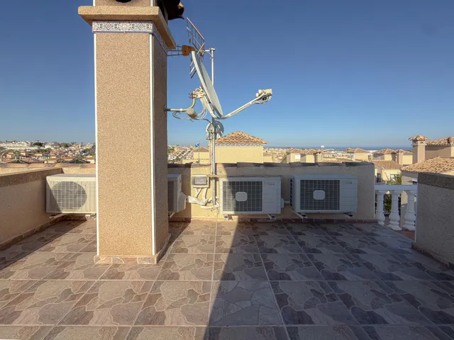 Orihuela Costa! Impresionante Villa Mediterránea con generosa parcela y amplias terrazas + Solarium privado con increíbles vistas panorámicas — 18