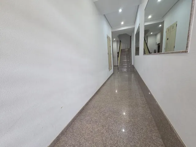 Amplia vivienda de 3 dormitorios con ascensor en Elche — 4