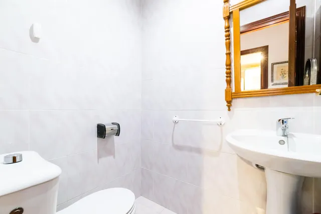 EXCEPCIONAL OPORTUNIDAD, PISO  EN CALAHONDA. — 12