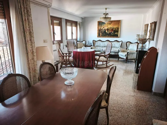 VIVIENDA MUY CENTRICA CON 4 DORMITORIOS Y GARAJE - foto 3