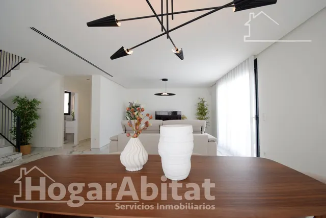 CHALET NUEVO CON PISCINA, GARAJE Y TERRAZA — 48