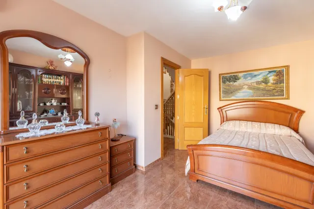 Casa independiente a 5 minutos de Granada en buen estado para entrar a vivir — 38