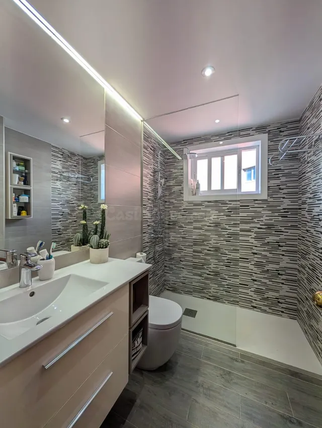 Piso de 4 habitaciones con garaje y 2 trasteros, Vigo. Ref P - foto 5