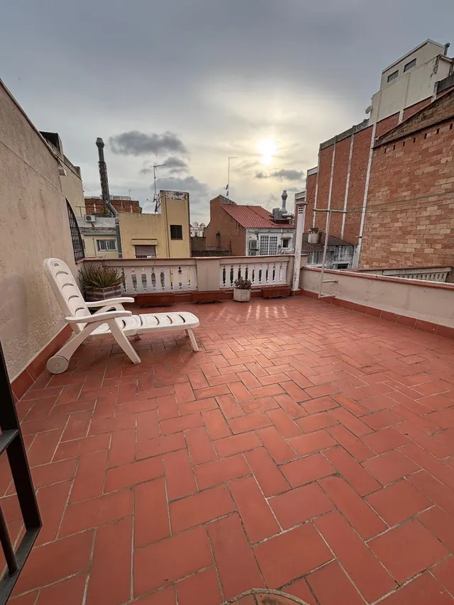 Espectacular Casa Unifamiliar con 2 Terrazas y Patio en el corazón de Hospitalet Centro — 19