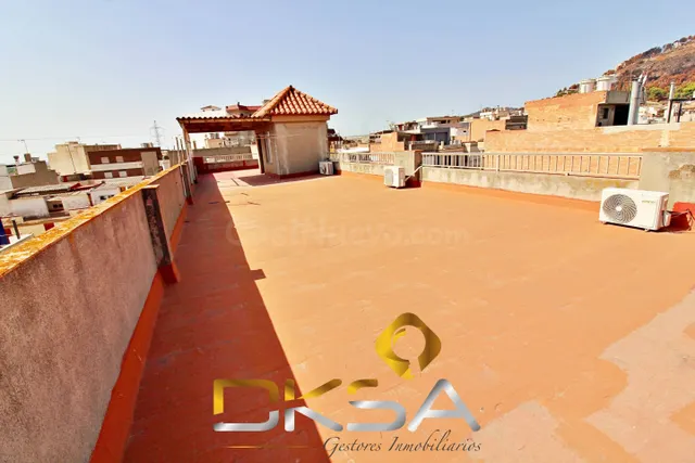 DOS VIVIENDAS, LOCAL, GARAJE Y TERRAZA EN UN MISMO EDIFICIO - foto 5