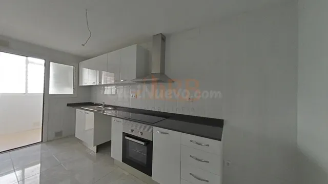 Amplio Piso en el Corazón de Castelldefels: Oportunidad Únic - foto 4