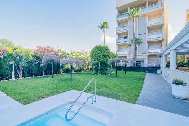 ¡Tu oasis junto a mar! Precioso piso de 2 dormitorios con terraza, piscina y garaje en Playa Poniente, Motril. — 39