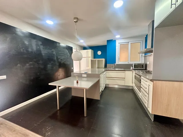 Piso Señorial en Balmes con  Doble Orientación — 12