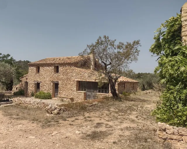Finca Rústica en Tivissa con Vistas Espectaculares por €395,