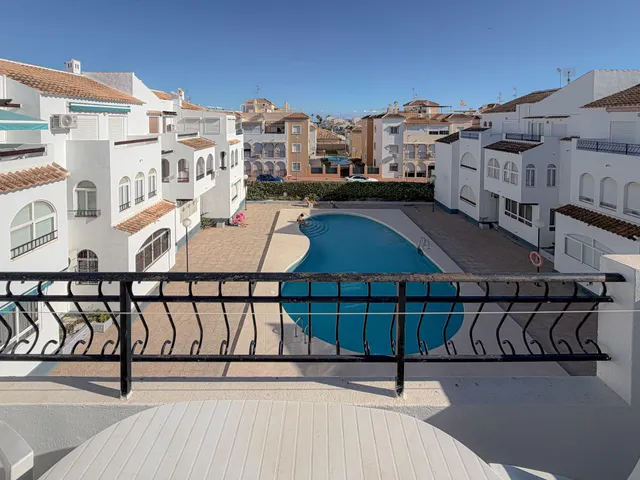 Espectacular ático con amplia terraza y excelentes vistas panorámicas y a la piscina comunitaria (350 metros playa) — 3