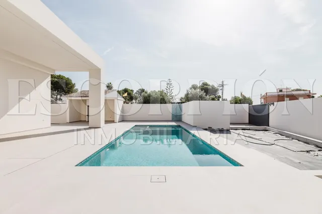 Fantástico chalet nuevo a estrenar en venta en Urbanización La Sima — 4