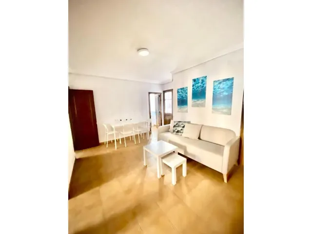 Venta de Piso 4 Dormitorios Terraza Baño y Cocina Reformados - foto 2