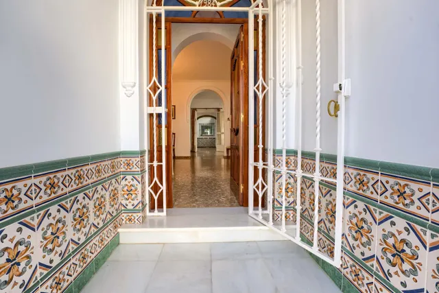 ¡¡ESPECTACULAR!! Adosada de esquina de 223 m2 con patio, terraza y garaje — 7