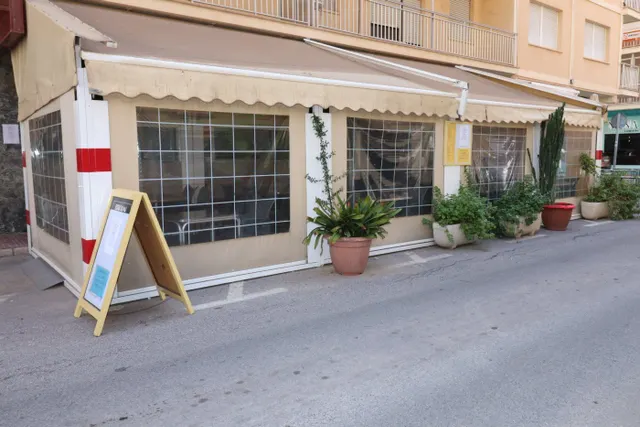 Local comercial 400m² en venta - Playa del cura — 45