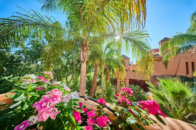 AMPLIA CASA DE 5 DORMITORIOS CON GARAJE, GRANDES TERRAZAS Y VISTAS AL CAMPO DE GOLF EN PLAYA GRANADA — 28