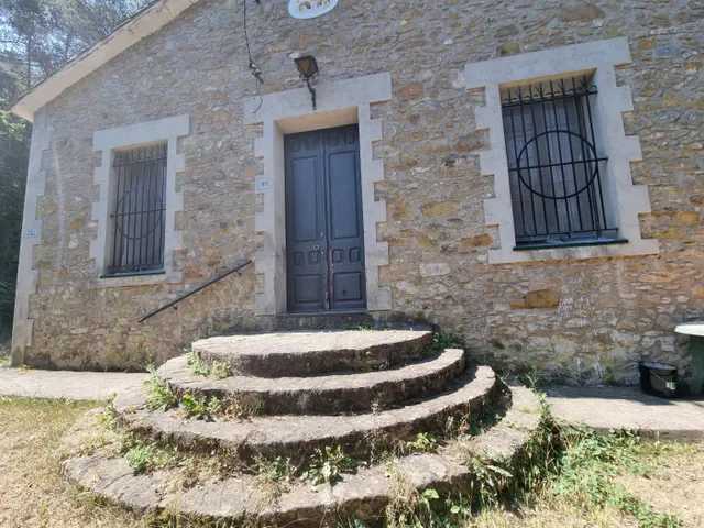 Cinco Casas mas terreno edificable en venta — 14