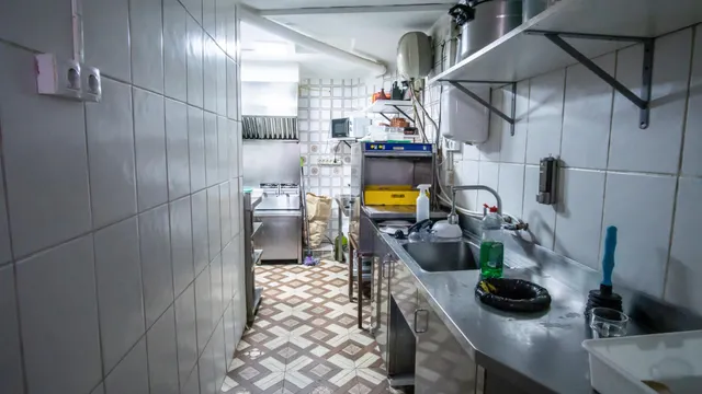 Local en Petrer zona Salinetas montado para empezar tu nuevo negocio — 6