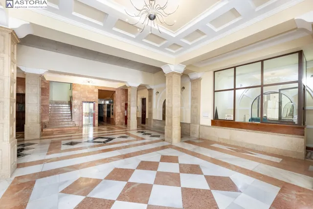 Gran vivienda en Plaza Los Campos - 7 habitaciones - foto 3