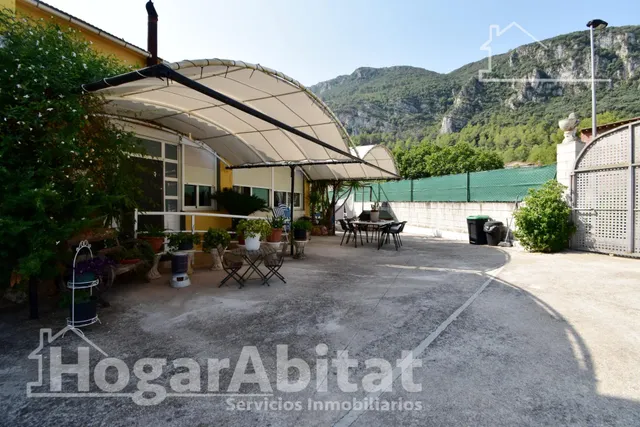 CHALET CON 17 DORMITORIOS, PISCINA, GARAJE, JARDÍN Y BARBACOA — 9