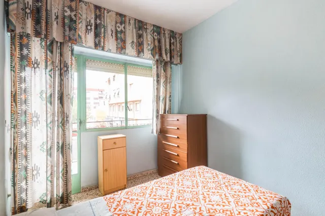 Amplio piso en venta para reformar en el Barrio del Carmen, Murcia — 8