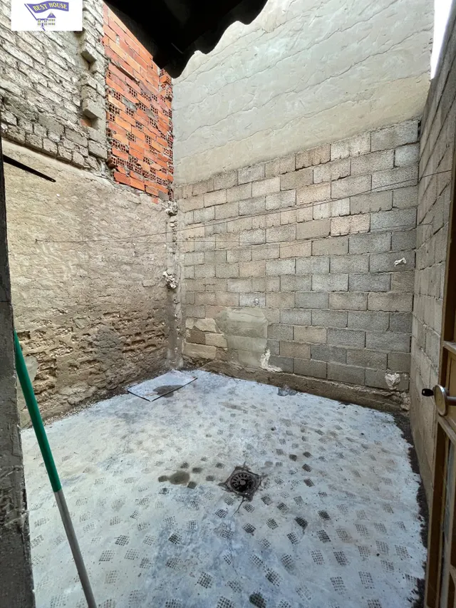 Amplia Casa en el centro de Valdeganga con Posibilidades de Reforma — 20