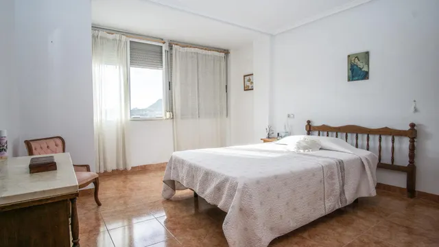 Piso muy luminoso con vistas despejadas y listo para entrar a vivir en zona San Francisco de Elda — 11