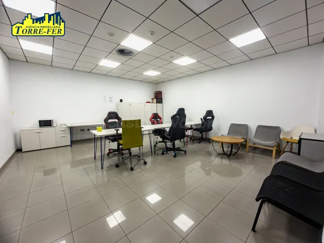 ¡Amplio espacio profesional en alquiler con zona de oficinas - foto 4