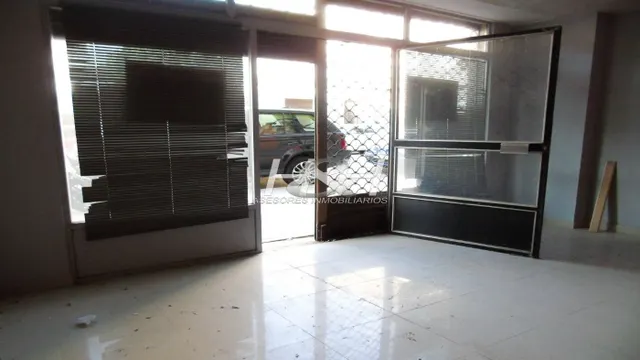 Local espacioso junto al Empalme. / HH Asesores, Inmobiliaria en Burjassot/ — 21