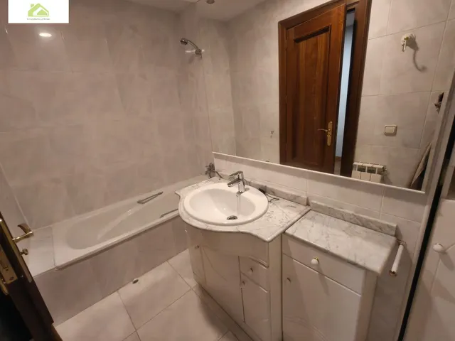 Piso en alquiler en avenida portugal de 4 dormitorios con garaje y trastero — 7