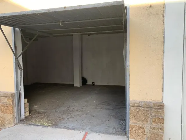 Gran casa con garajes y local comercial — 31