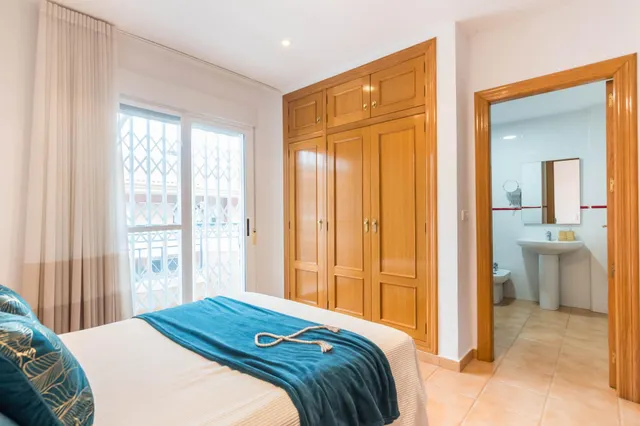 Dúplex amplio de 5 dormitorios con patio, terraza y buhardilla en San José de la Montaña — 31