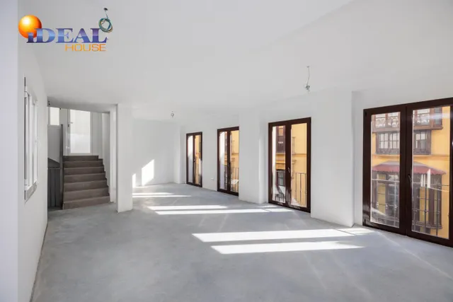 VENTA-ALQUILER DE EDIFICIO SINGULAR EN ESQUINA SAN MATIAS-NAVAS — 30