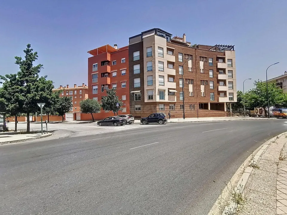 Piso con enorme terraza en Barrio de los Periodistas de Granada