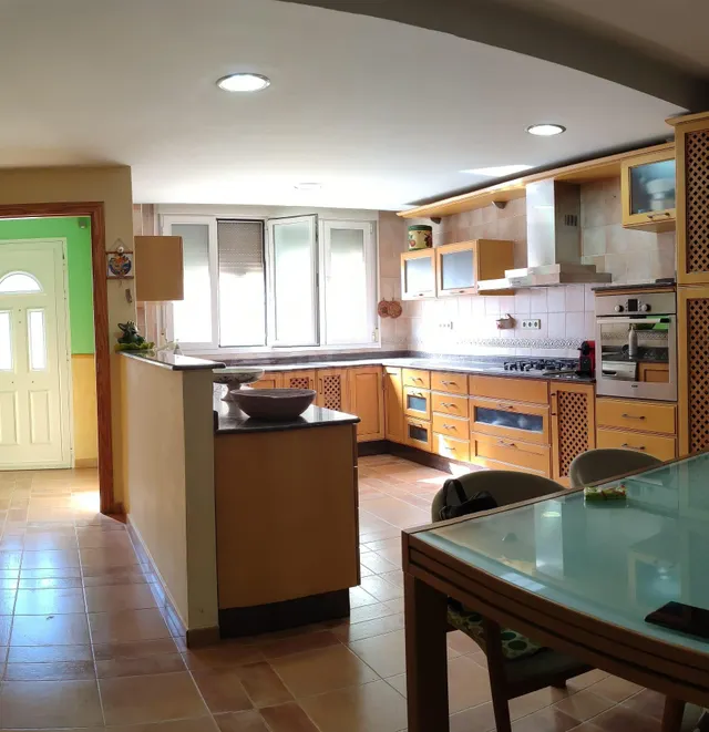 CASA FAMILIAR EN MACAEL ( ALMERÍA ) DE 4 habitaciones Y GARA