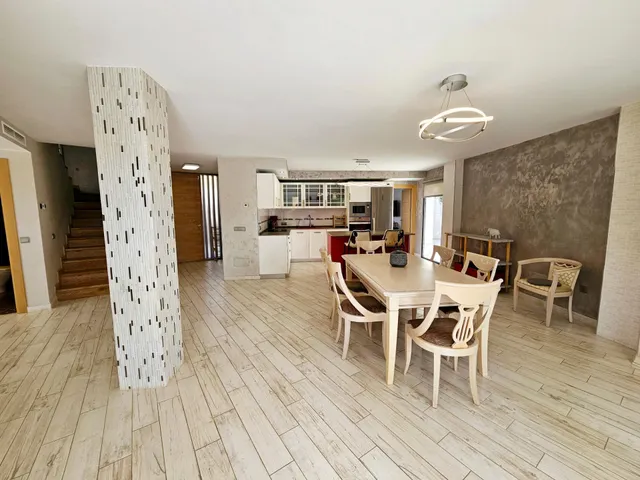 EXCEPCIONAL VILLA INDEPENDIENTE CON PISCINA PRIVADA CERCA DE - foto 5